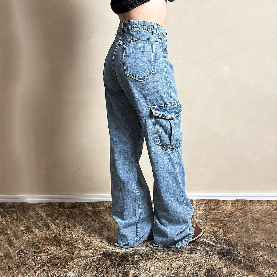 Calça Jeans Feminina Wide Leg Bolsos Laterais Bolt Cargo
